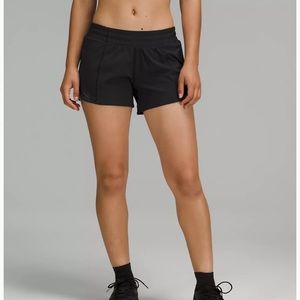 Lululemon size 6 Hotty Hot Low-Rise Lined Short 4"